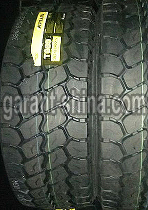 Aplus T605 (прицеп-карьер) 385/65 R22.5 160L 20PR - Фото протектора с этикеткой вблизи на улице